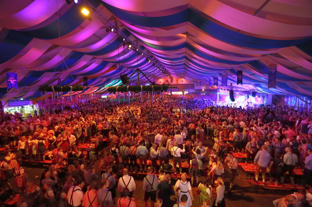 Der-Vorverkauf-steht-in-den-Startl-chern