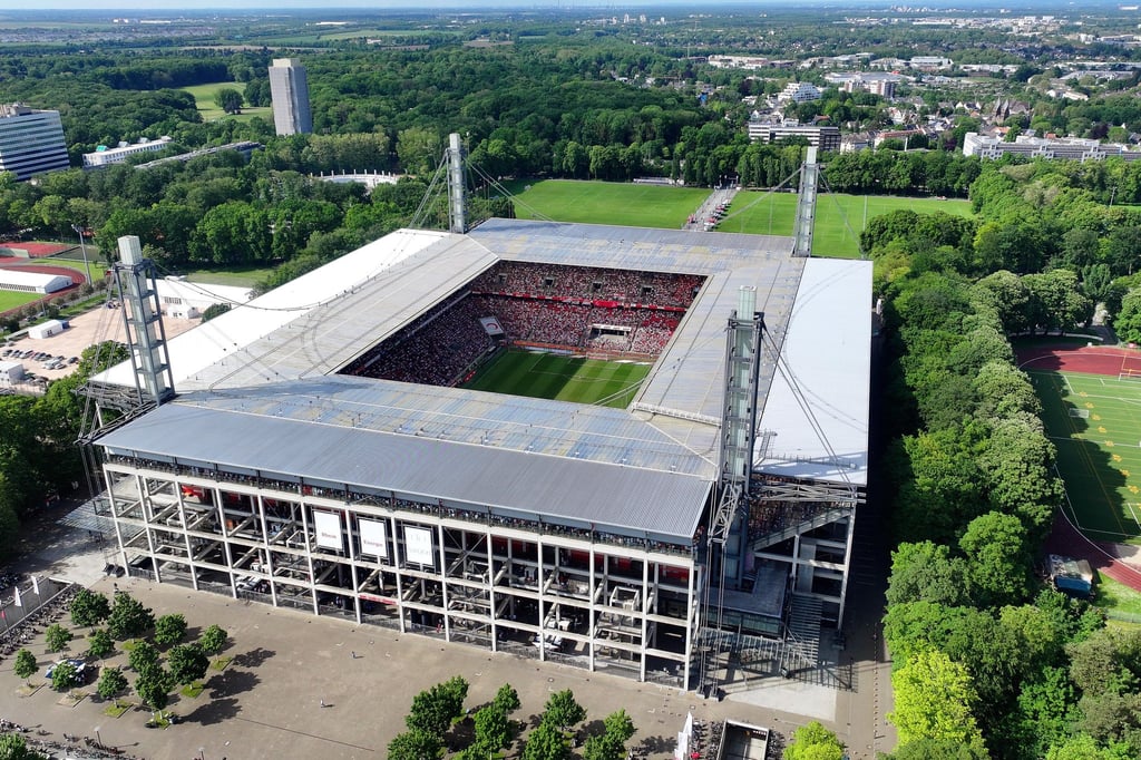 K-lner-Frauen-spielen-wieder-im-Rhein-Energie-Stadion