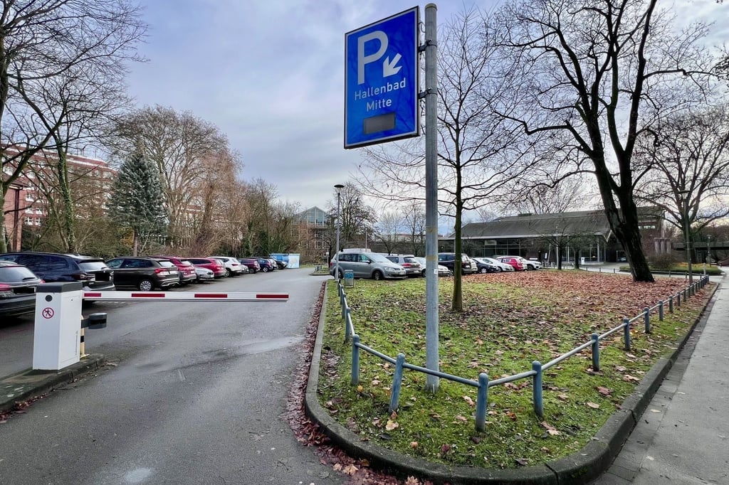Stadtbad-Mitte-Jetzt-sollen-auch-Badeg-ste-f-rs-Parken-zahlen