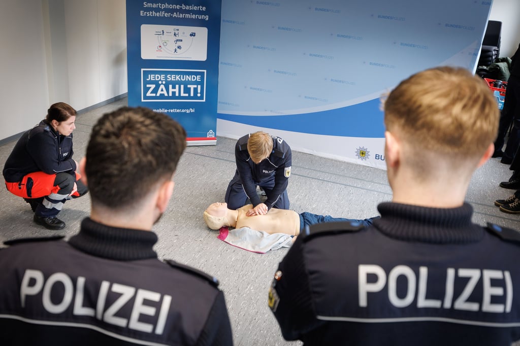 Bielefeld baut Lebensretter-Netzwerk mit Bundespolizisten aus