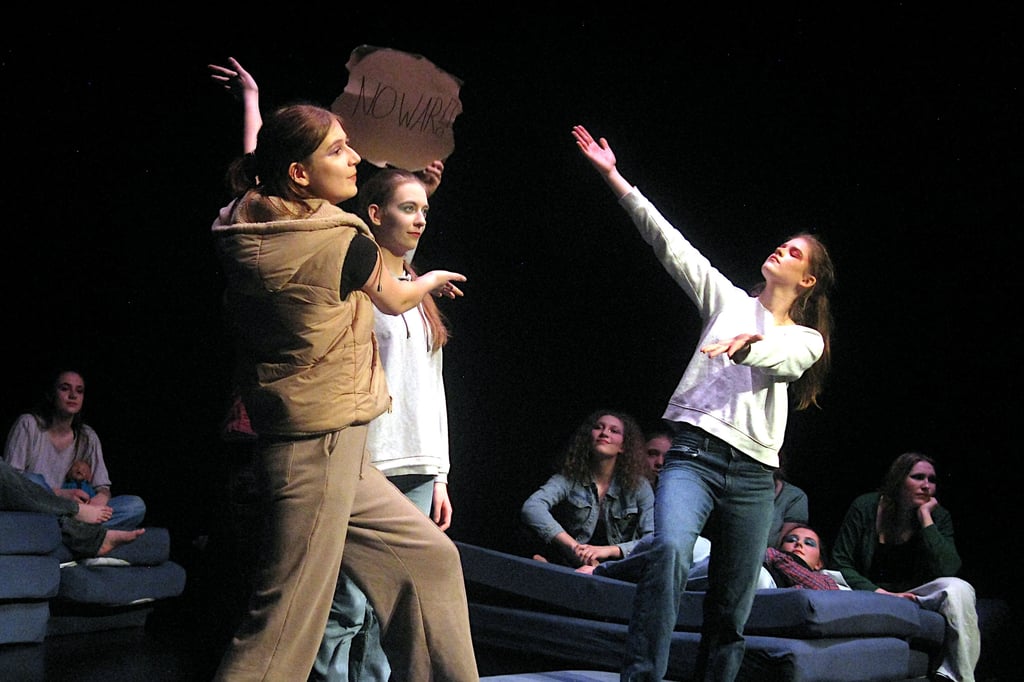 Pumpenhaus: Kuscheln oder Kämpfen? Jugendtheater probt den Widerstand