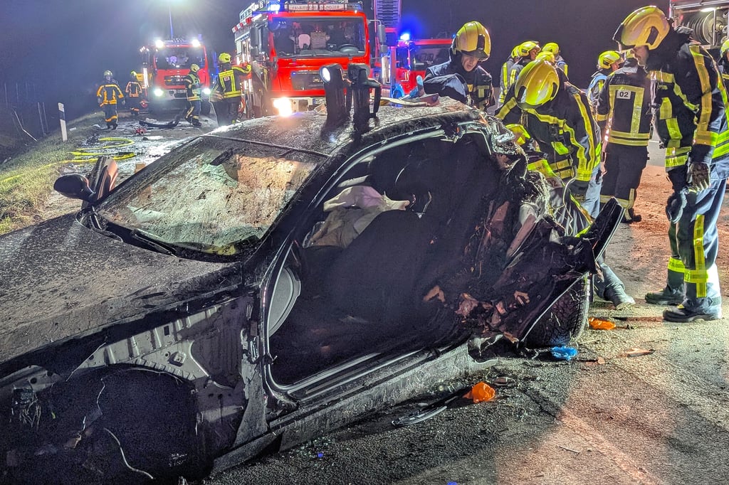 Fünf Verletzte bei schwerem Unfall auf der A43
