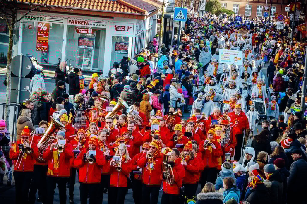 🥳 Karneval live: Delbrück und Scharmede feiern Karneval