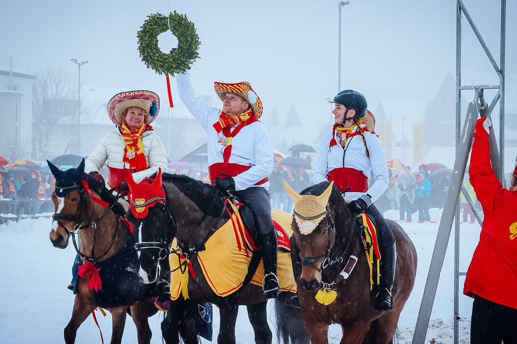 🥳 Karneval live: Umzug in Fürstenberg schneebedingt abgesagt