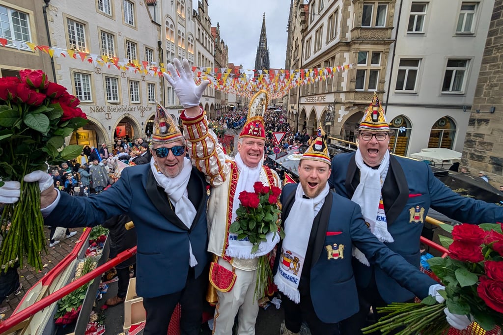 Kamelle statt Schnee: Münster feiert den Rosenmontag 2026 farbenfroh