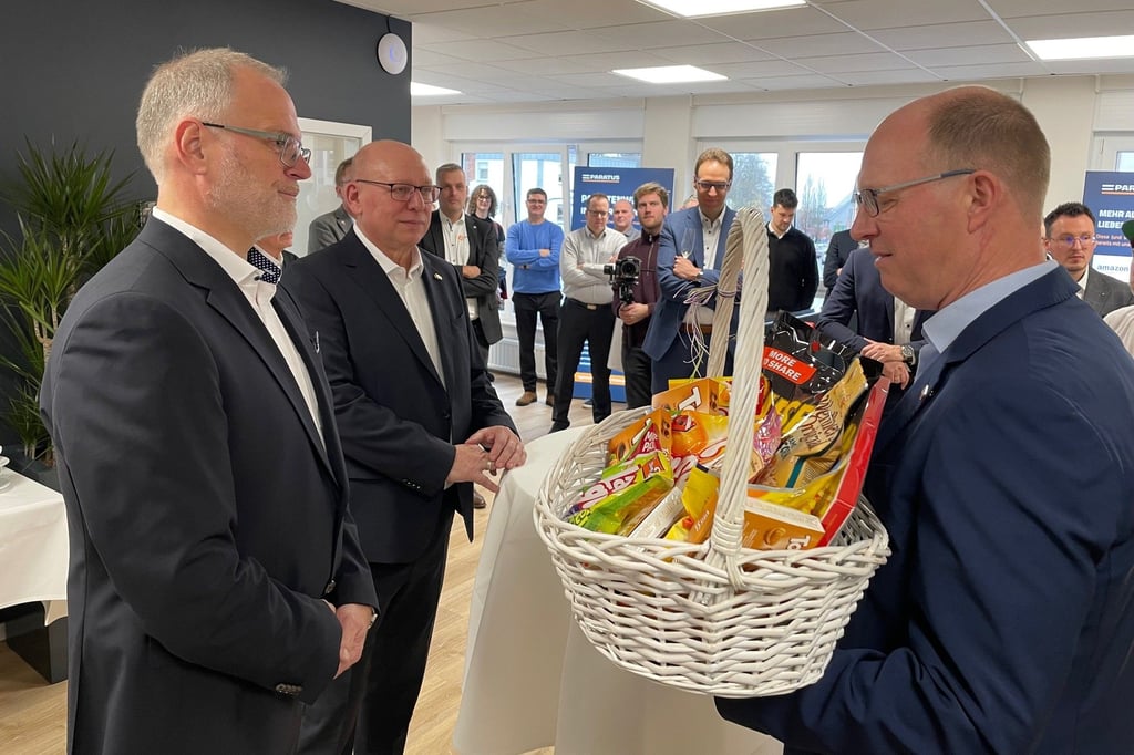 Pfiffige Paletten-Idee: SW-Paratus aus Halle wächst jetzt auch in Dubai