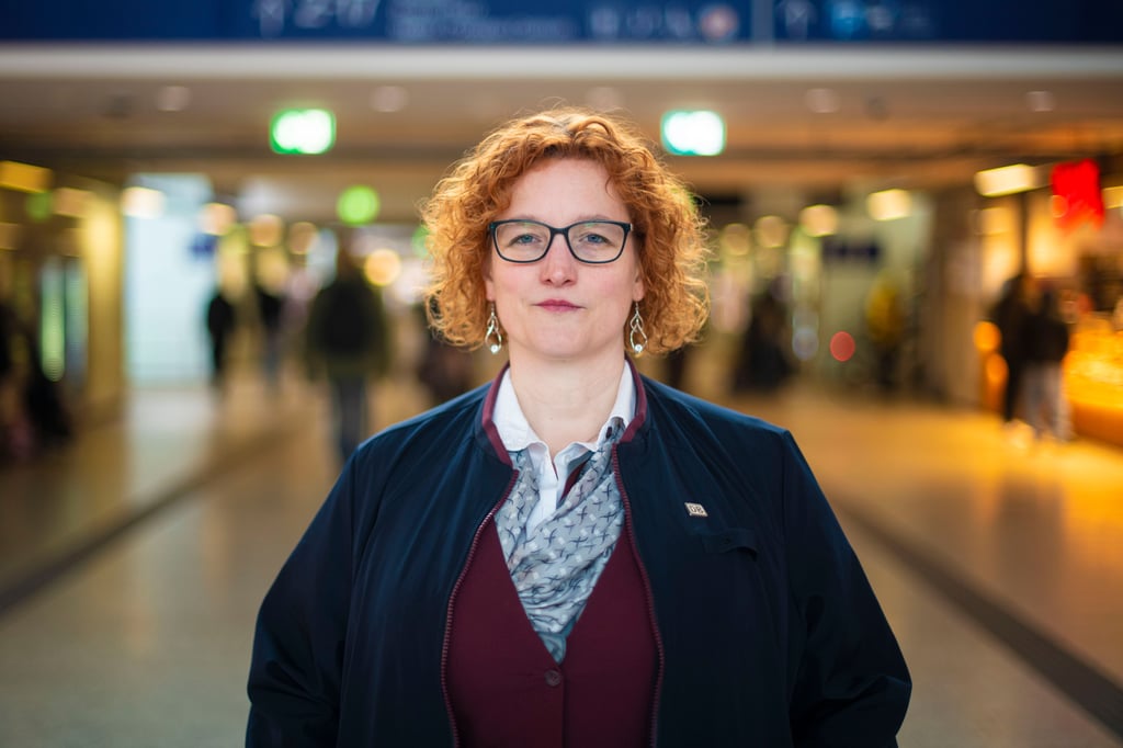 Aggressive Fahrgäste und ein mulmiges Gefühl – der Alltag einer Zugchefin