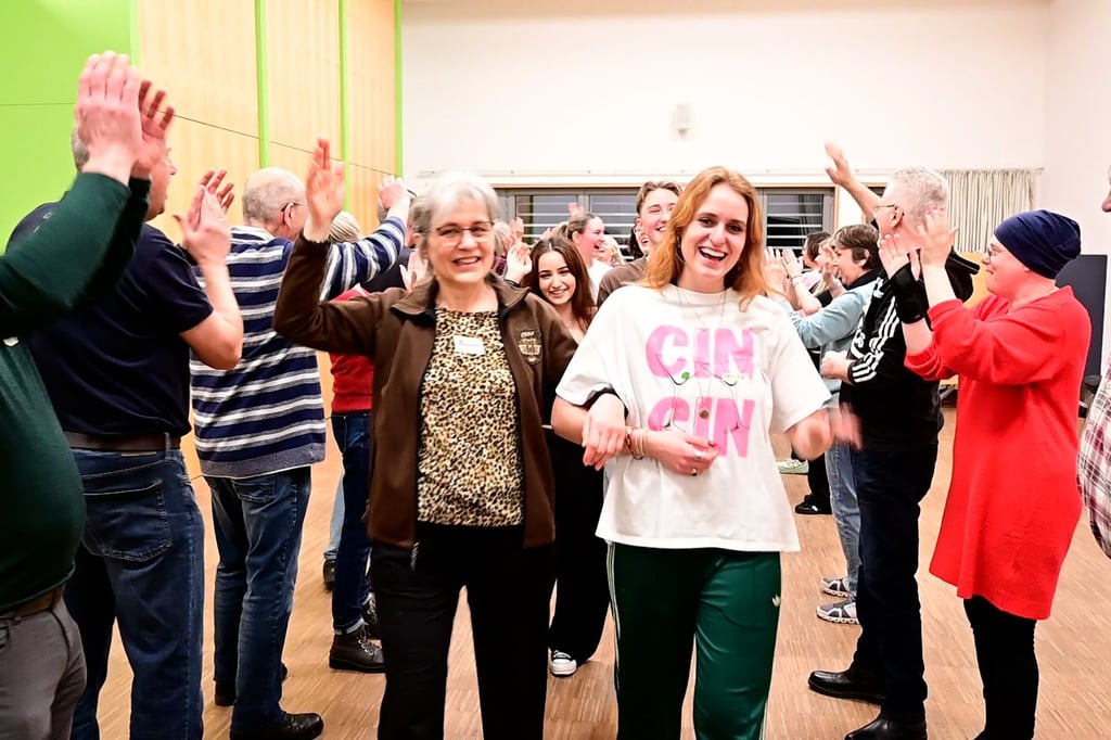 Wie Lachyoga Menschen beflügelt und stärkt