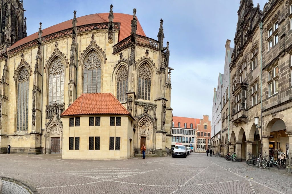 Unterirdischer Geheimgang verbindet Lambertikirche mit Häuserzeile