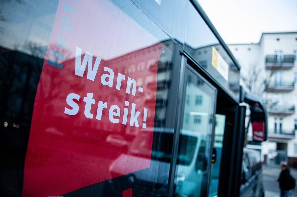 Warnstreiks im Nahverkehr: Wo die Busse im Depot bleiben