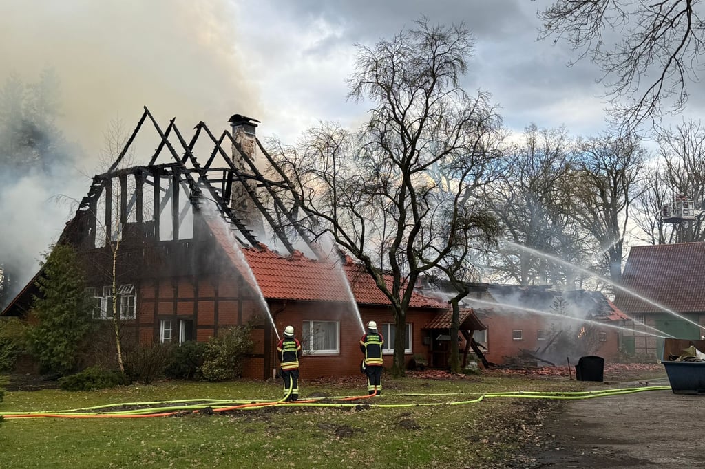 70 Einsatzkräfte bekämpfen Feuer in Ladbergen