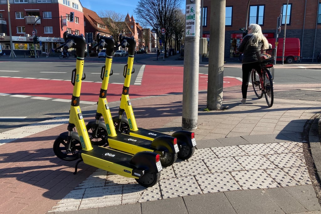 Falsch abgestellte Scooter nerven bereits am ersten Tag